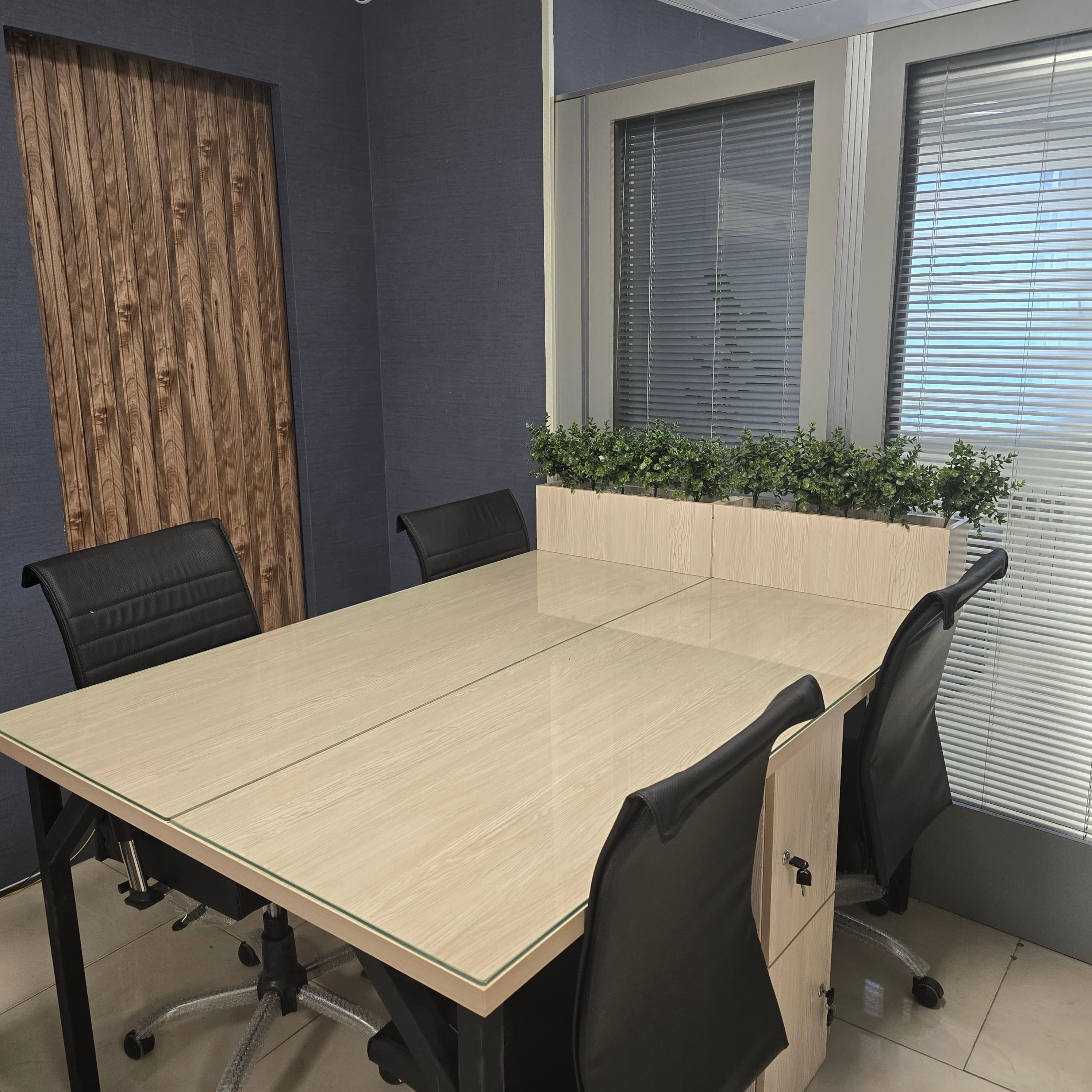 میز کار اختصاصی داخل سالن - تصویر 2